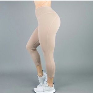 Buff Bunny Camilla Cropped Leggings Hush